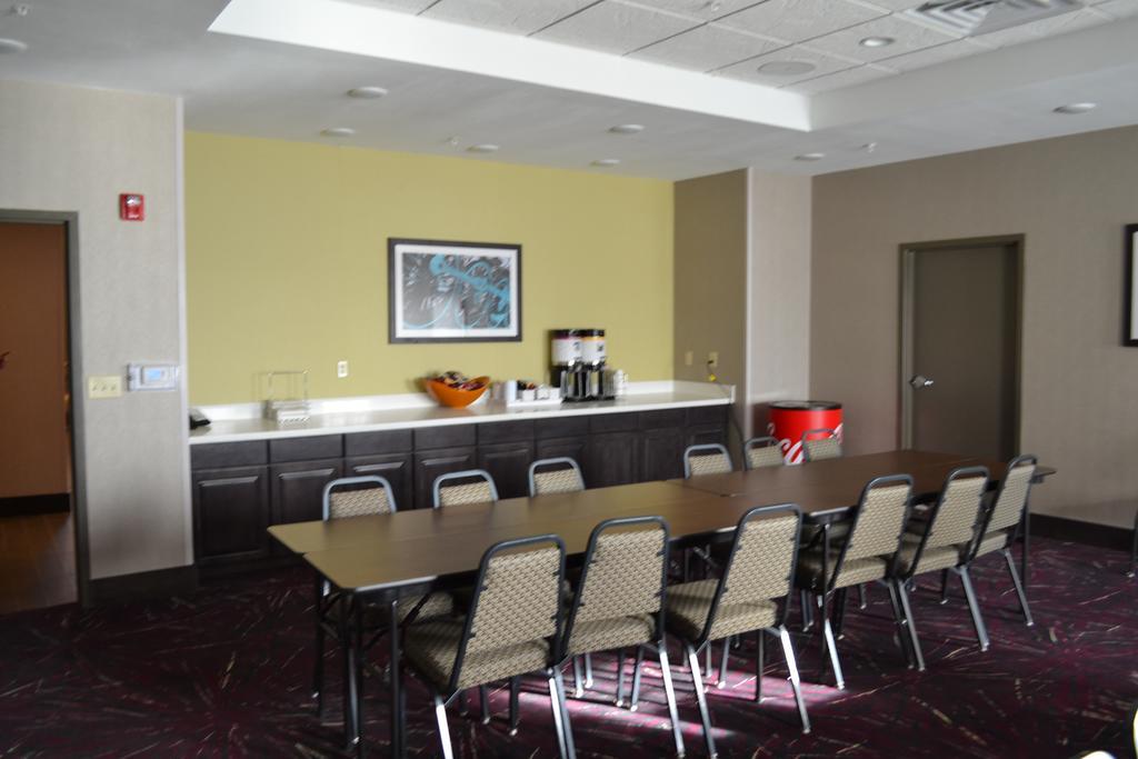Hampton Inn Pratt Dış mekan fotoğraf