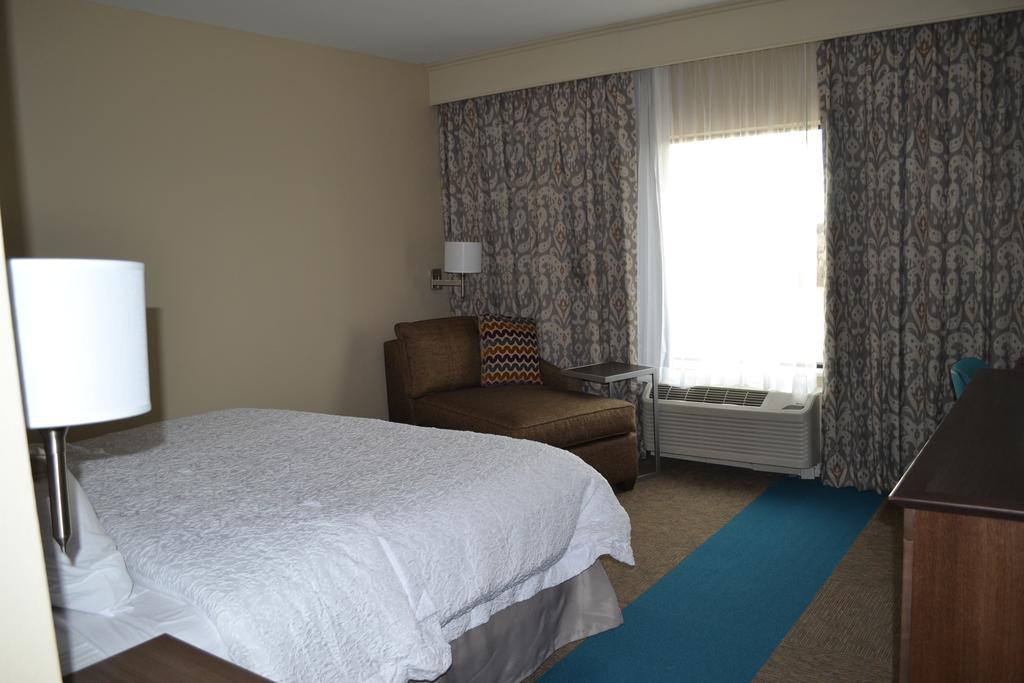Hampton Inn Pratt Dış mekan fotoğraf